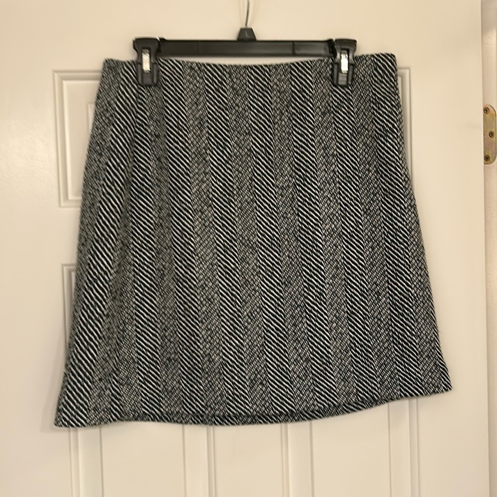 Loft size 8 skirt. Herringbone wool fully lined. Black, green and cream color.